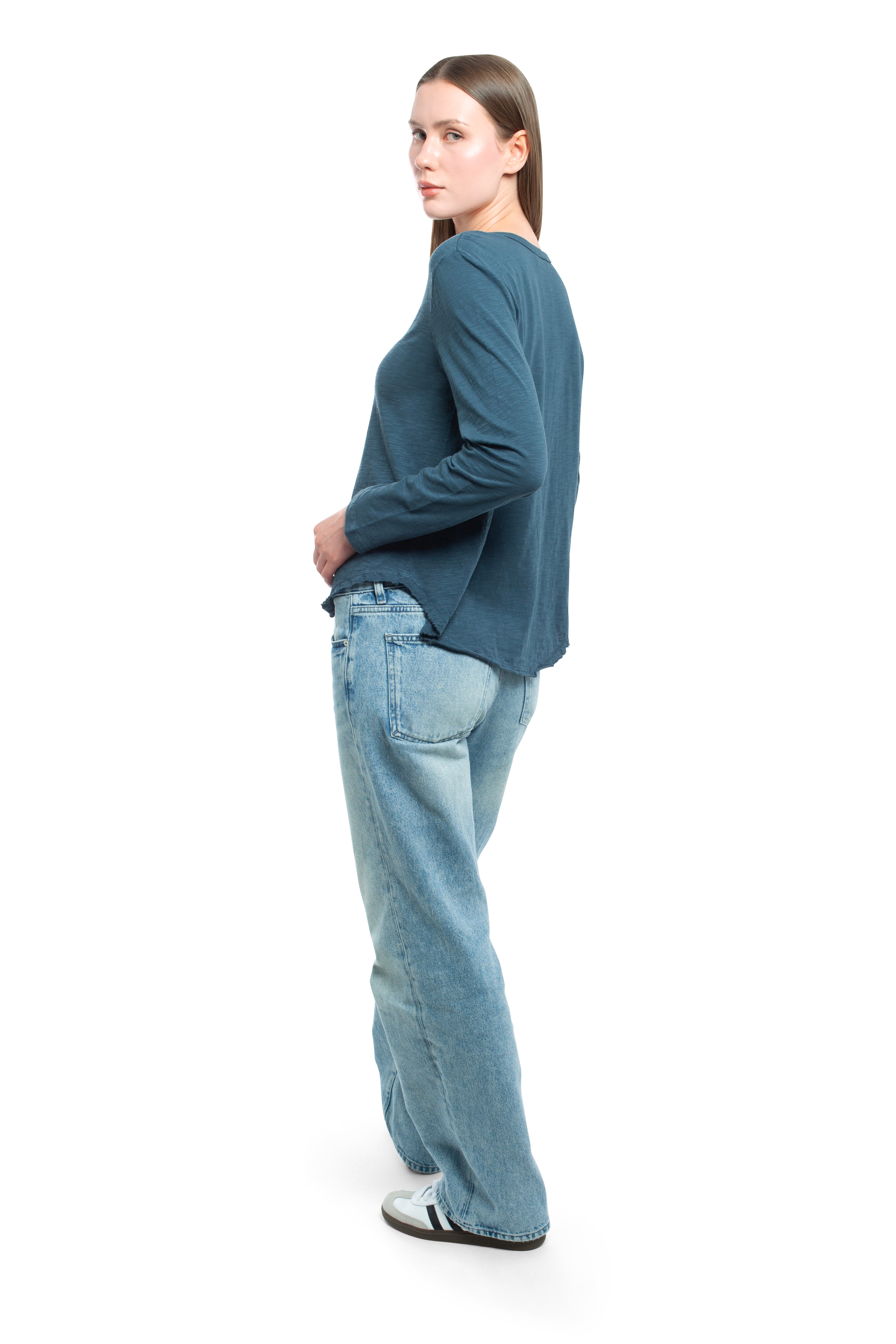Long Sleeve V-Neck w/ Raw Hem Shirttail